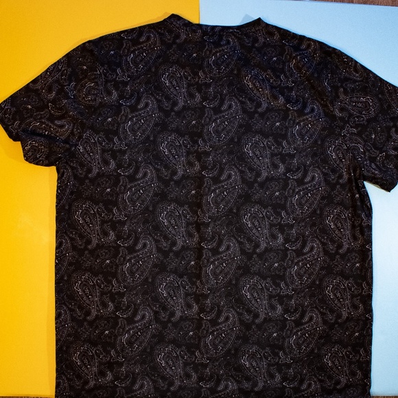Forever 21 Black Paisley XL t-shirt - Picture 4 of 4